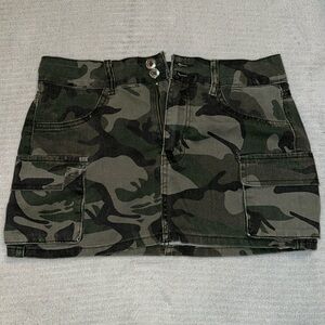 Camo mini skirt